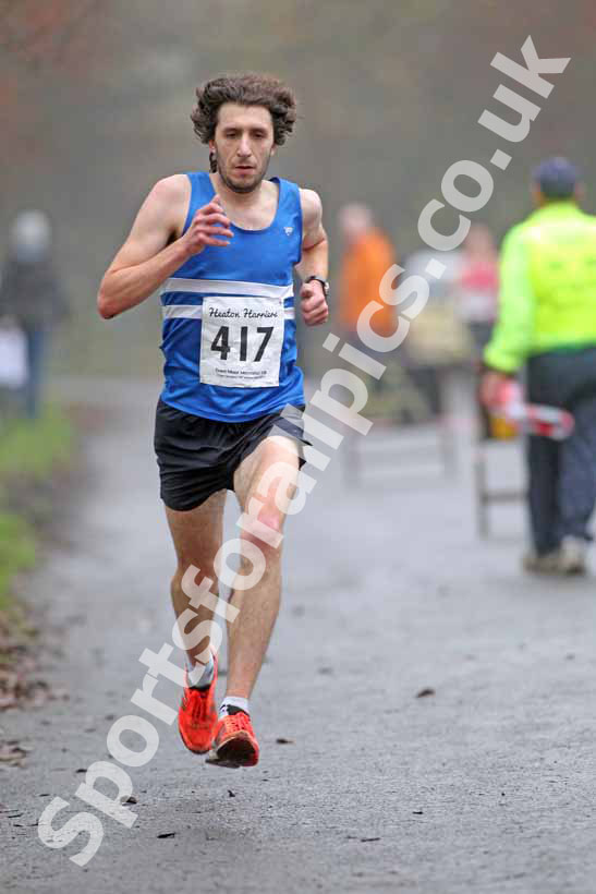 417 Senior Mens Heaton Harriers Memorial Road Race.